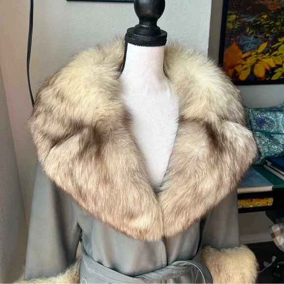 Just Sold: Vintage 1960s Gray Blue Leather Coat with Fox Fur Trim Lane Bryant - Picture 12 of 15